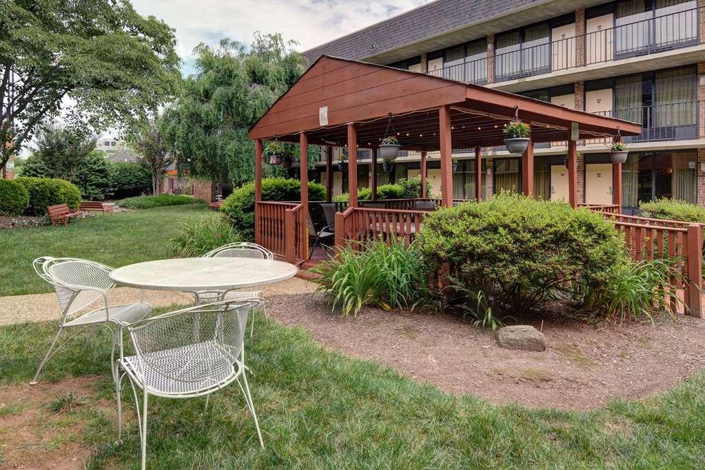 Suburban Studios Tysons Corner 빈 시설 사진