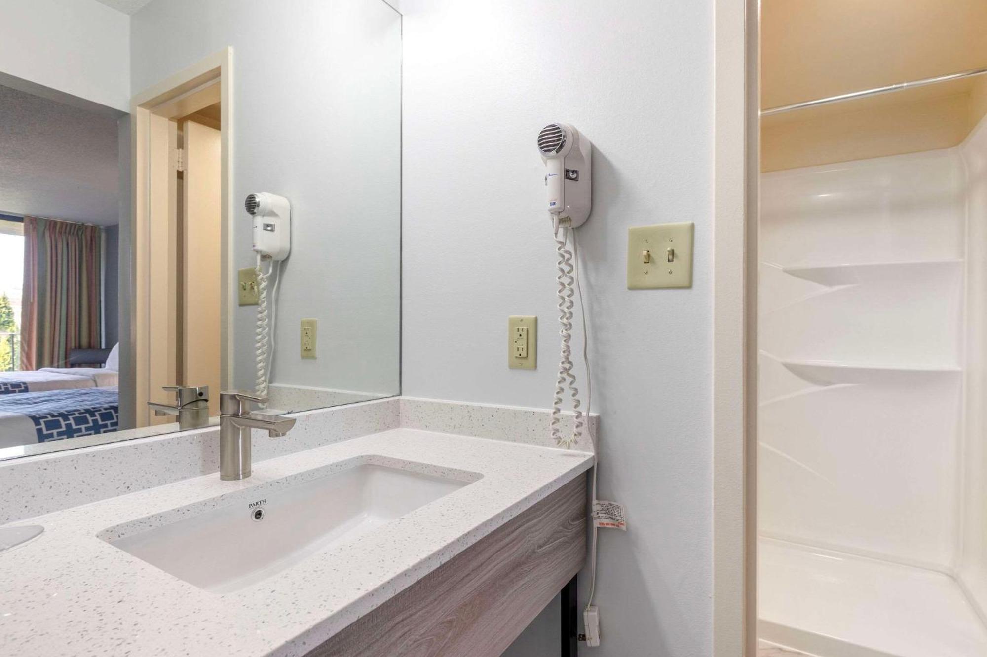 Suburban Studios Tysons Corner 빈 외부 사진
