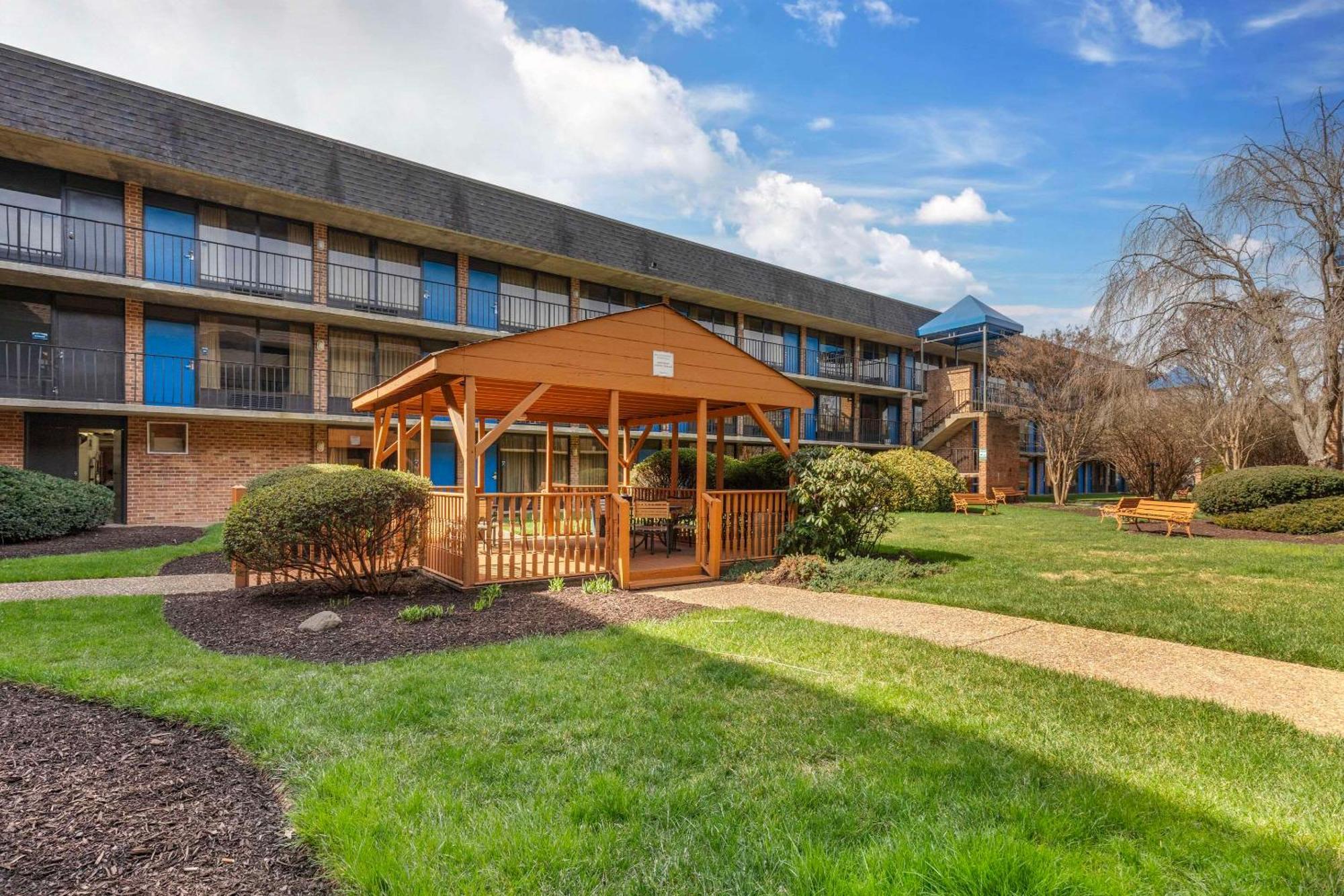 Suburban Studios Tysons Corner 빈 외부 사진