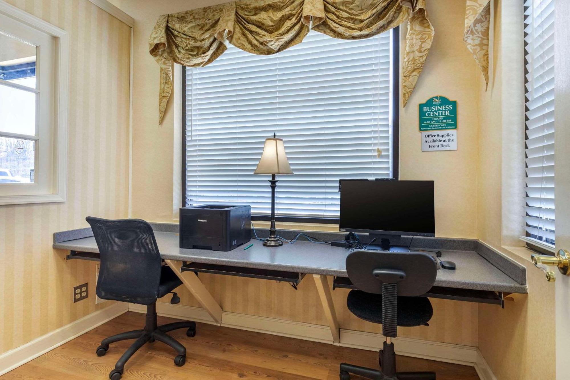 Suburban Studios Tysons Corner 빈 외부 사진