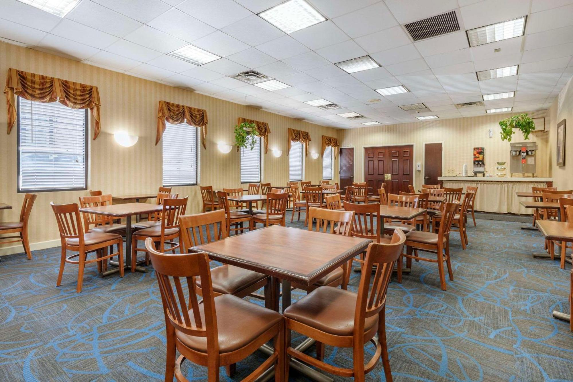 Suburban Studios Tysons Corner 빈 외부 사진