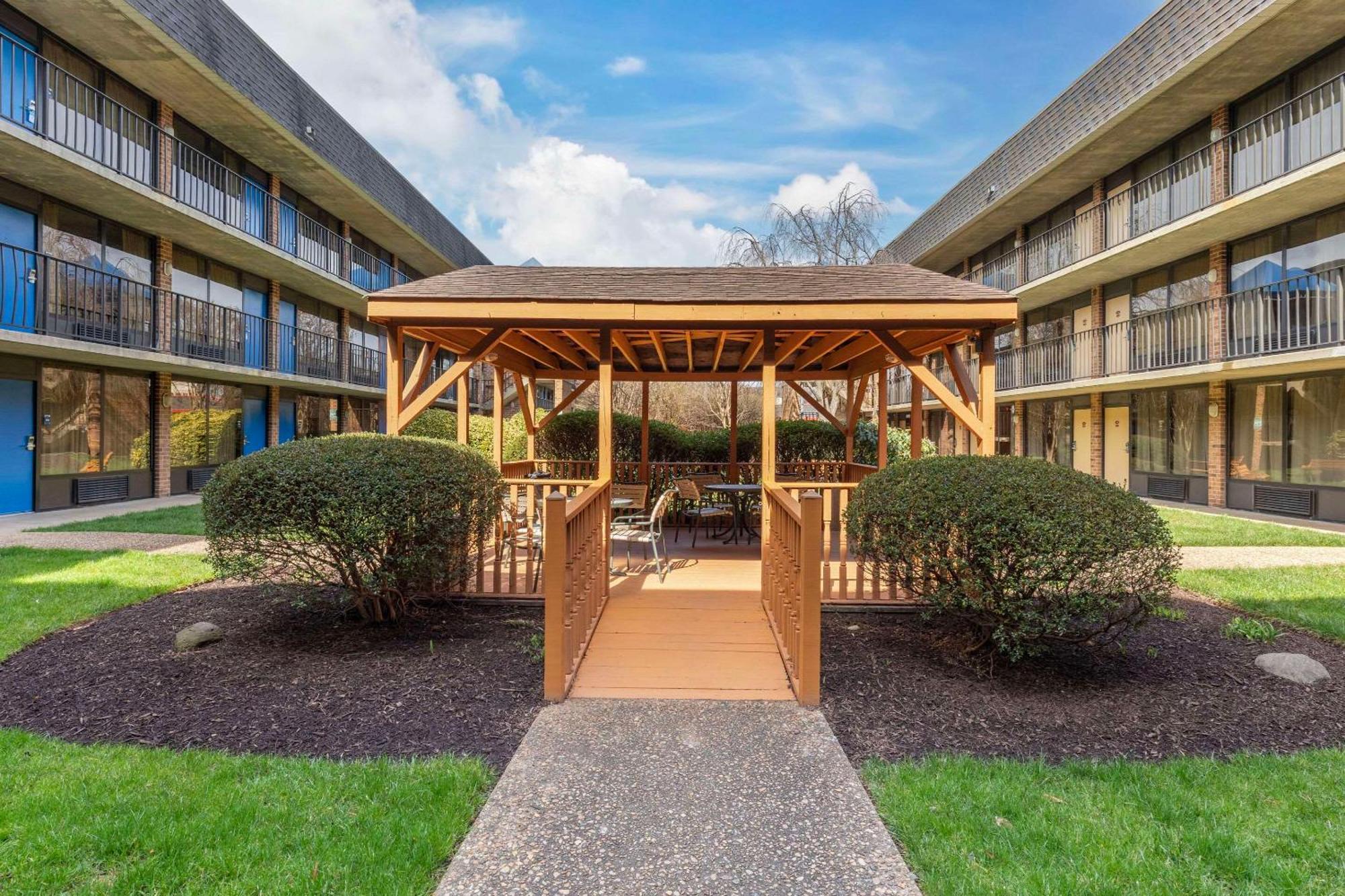 Suburban Studios Tysons Corner 빈 외부 사진